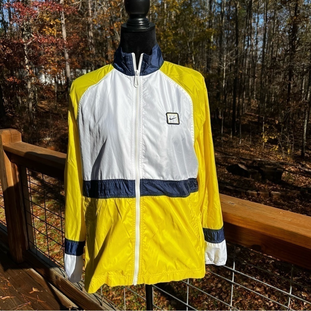Vintage Nike Windbreaker Jacket Men’s Size Medium Spellout on back